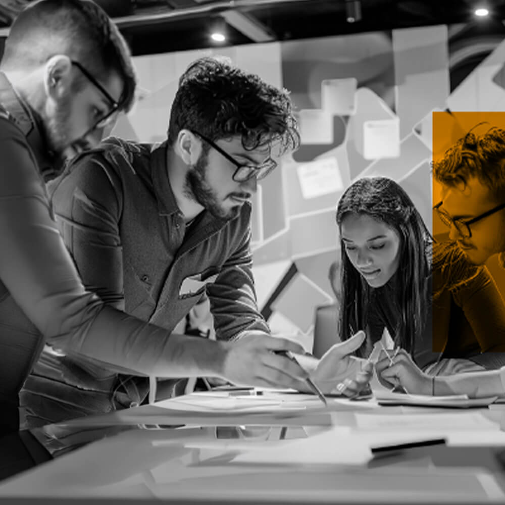 Sesión de trabajo con expertos de una organización para diseñar un curso